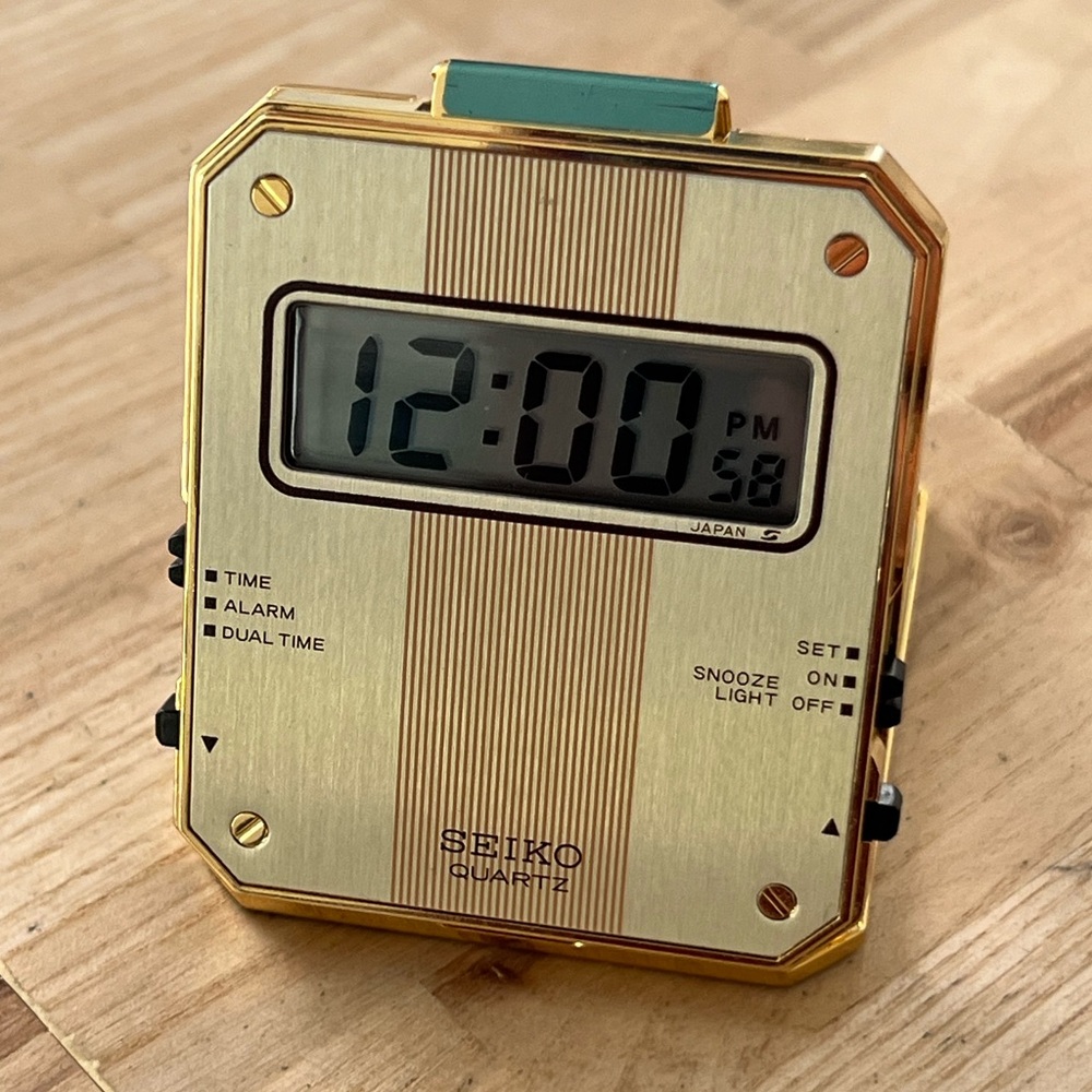 Seiko Vintage Travel Clock Digital Display Alarm Folds Gold-Tone Case Works Well